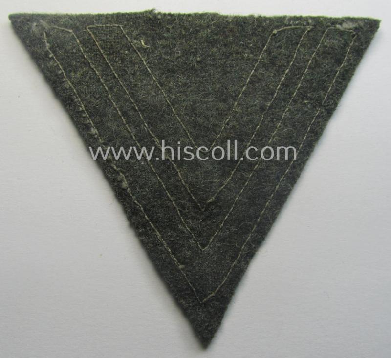 WH (Heeres) 'Armwinkel' (or: arm-chevron) as executed on typical field-grey-coloured wool as was specifically intended for usage by a soldier with the rank of: 'Obergefreiter'