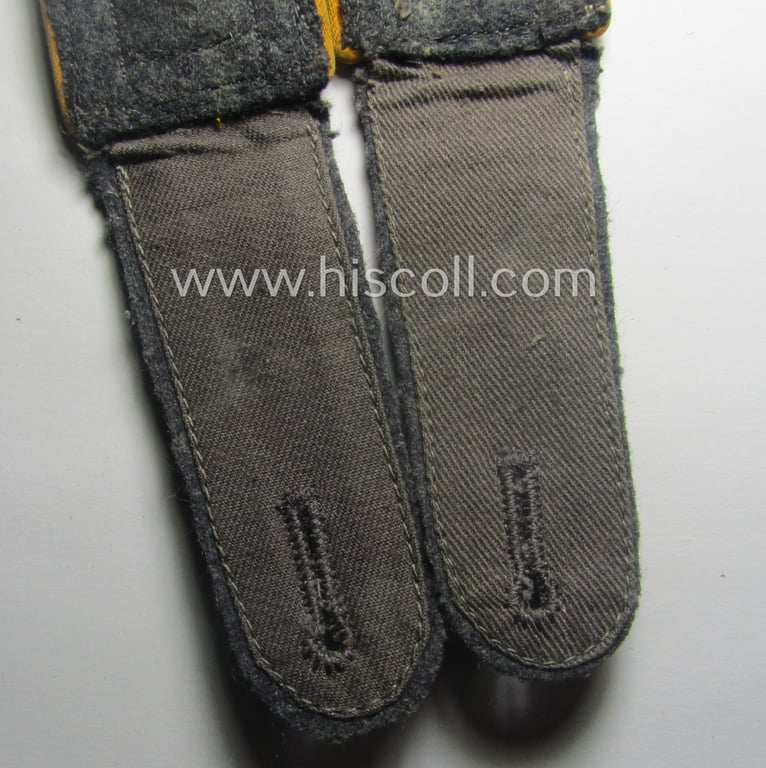 Pair of WH (Luftwaffe) NCO-type shoulderstraps: 'Feldwebel der Flg. o. FJ-Trpn.'