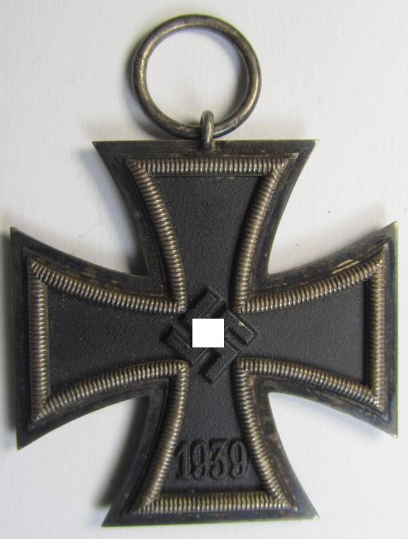 Neat - and matching! - 'EK II. Klasse'-set comprising of a non-maker-marked specimen that comes with its original ribbon (ie. 'Bandabschnitt') and 'Zellstoff'-based pouch as  produced by the company: 'F. Zimmermann' (ie. 'Hersteller 6')