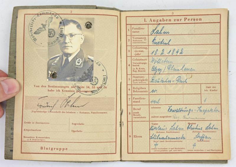 German LW Wehrpass 'Inspector Friedrich Lahm'
