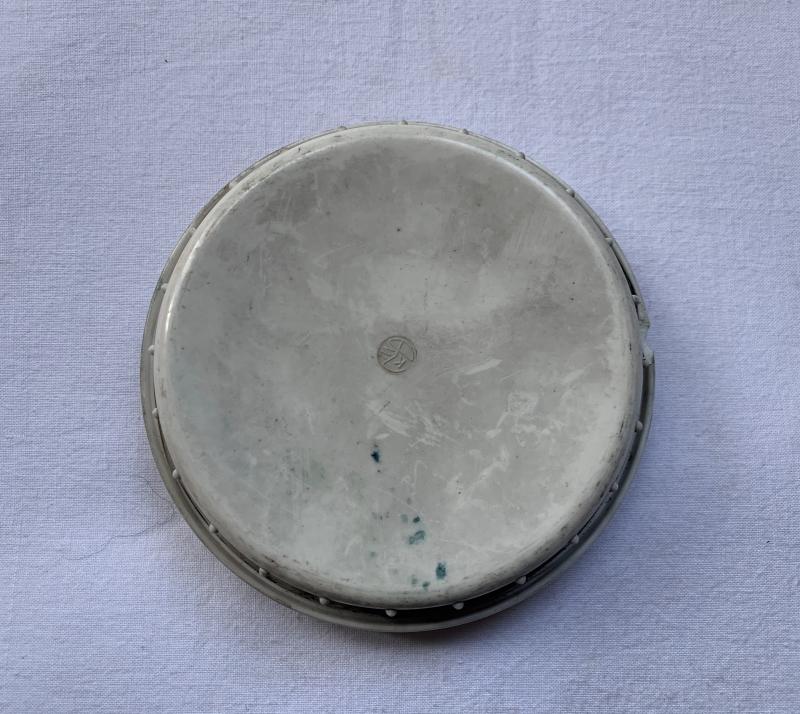 WH (Heer) White Bakelite Fat-Container