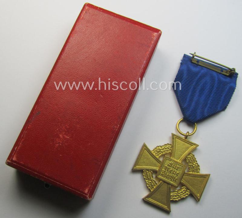 'Treuedienst Ehrenzeichen 1. Klasse' in its maker- (ie. 'Deschler'-) marked etui