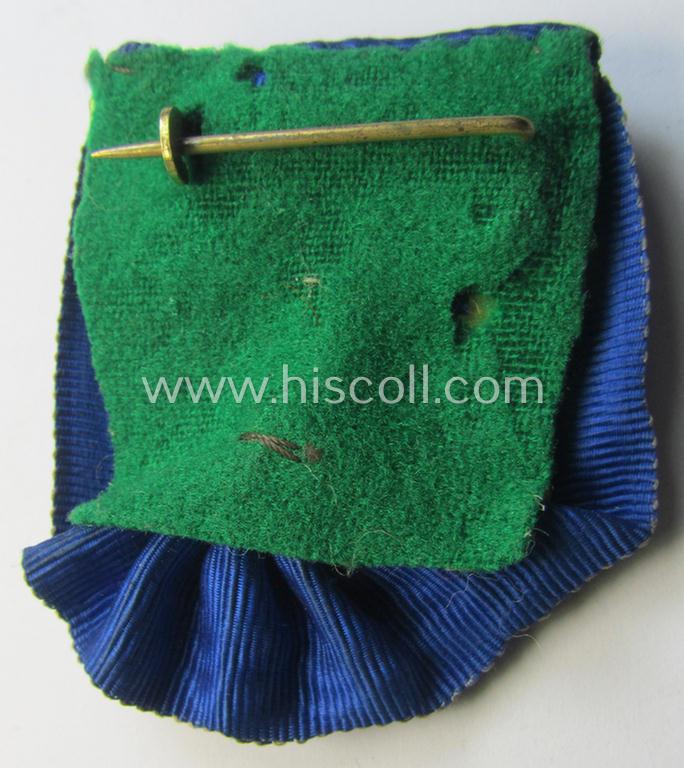 Attractive, silver-toned WH (Heeres o. KM) so-called: 'Einzelspange' showing a: 'WH-Dienstauszeichnung 4. Stufe' (as was intended for 4 years of loyal-service) and that shows a detailed, Heeres o. KM-type-eagle-device, period-attached