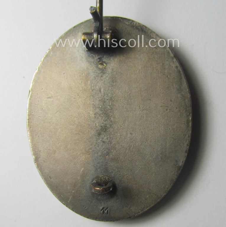 Very early-pattern, 'Buntmetall'-based and maker- (ie. '11'-) marked! - example of a silver-class wound-badge (or: 'Verwundeten-Abzeichen in Silber') as was produced by the: 'Wilhelm Deumer'-company