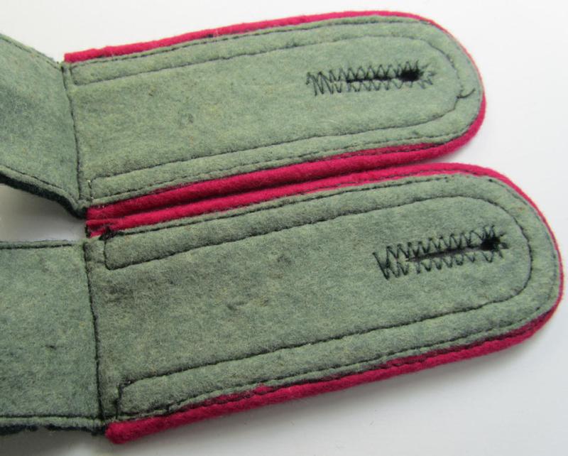 Attractive - and fully matching! - pair of WH (Heeres), early-war-period- (ie. 'M36'- ie. 'M40'-pattern, 'tailor-made') NCO-type shoulderstraps as was intended for an: 'Unteroffizier der Veterinär-Truppen o. General-Stab'