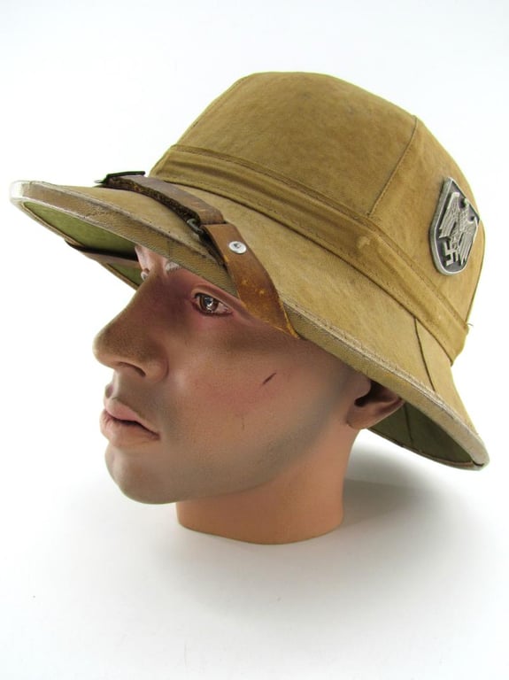 Wehrmacht Army (Heer) tropical ‘Afrikakorps’ first pattern pith helmet