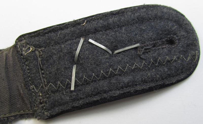 Neat - albeit regrettably single! - WH (Luftwaffe), NCO-type shoulderstrap as was specifically intended for usage by a: 'Oberfeldwebel eines Bau- o. Pioniere-Abteilungs o. Regiments'