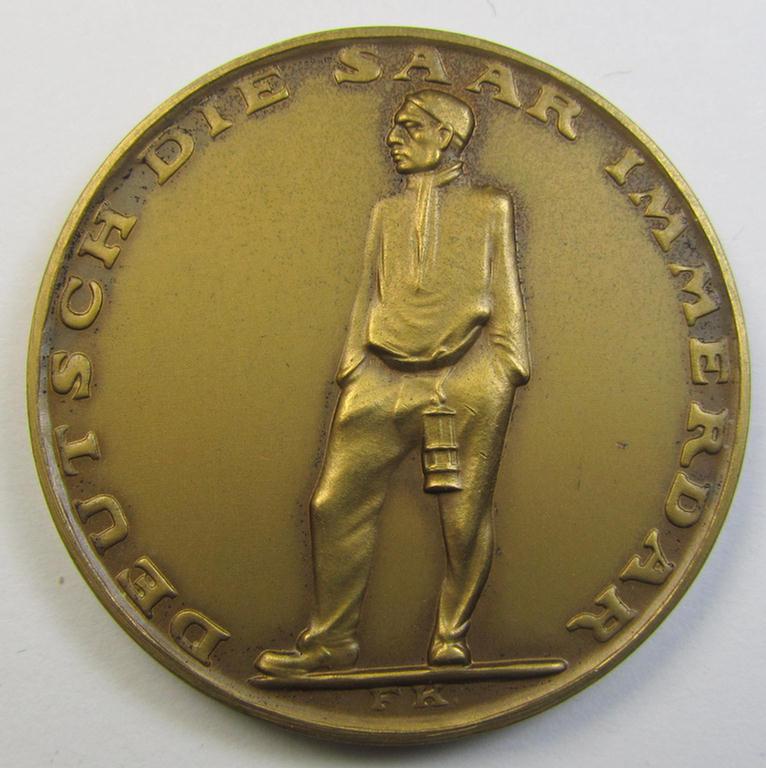 Attractive - and detailed! - golden-bronze-toned commemorative-award-plaque (ie. 'Erinnerungs- o. nichttragbare Medaille') entitled: 'Volksabstimmung im Saargebiet - 13.-1-1935' and that comes stored in its period etui