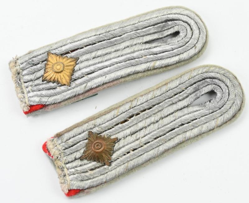 German WH Officer Shoulderboard Set Infantry