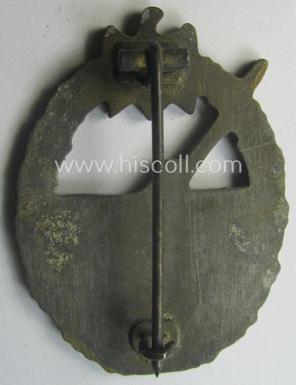 WH (Kriegsmarine) 'Marine-Artillerie-Abzeichen' being a typical non-maker-marked- and/or zinc- (ie. 'Feinzink'-) based example as was (presumably) produced by the: 'Alois Rettenmaier'-company