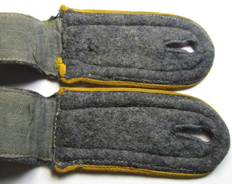Clearly used - albeit fully matching! - pair of mid- (ie. later-) war-period, WH (Luftwaffe) NCO-type shoulderstraps as was intended for usage by an: 'Unteroffizier der Flieger o. Fallschirm-Truppen'