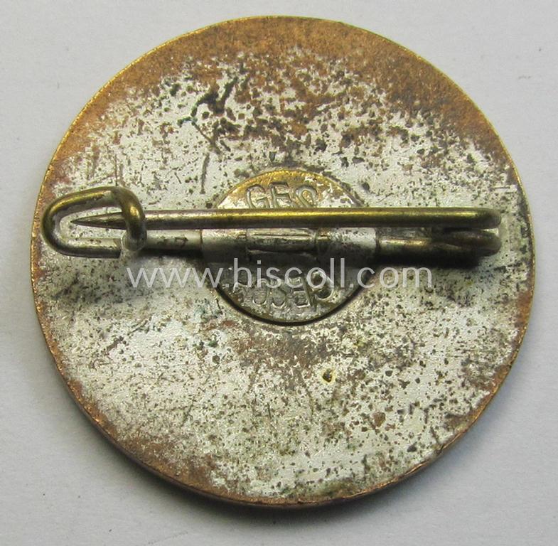 Neat, enamelled membership-badge (ie. 'Mitgliedsabzeichen') as was intended for usage by a member within the: 'Deutscher Siedlerbund' (ie. 'DSB') being a piece that is totally void of a makers'-designation