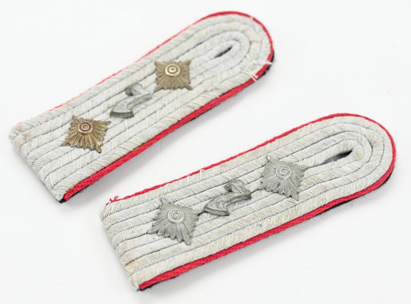 German Waffen-SS Hauptsturmführer Shoulderboards