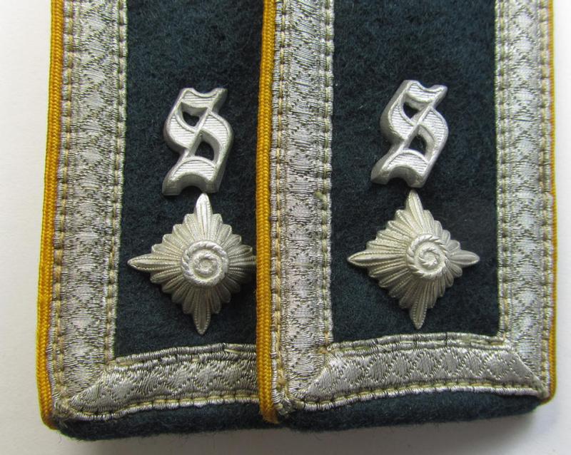 Attractive - and fully matching! - pair of WH (Heeres) early-war-period- (ie. 'M36'- ie. 'M40'-pattern, 'tailor-made', 'cyphered', NCO-type shoulderstraps as was intended for a: 'Feldwebel eines Kav.- o. Aufkl.-Schützen-Rgts.'