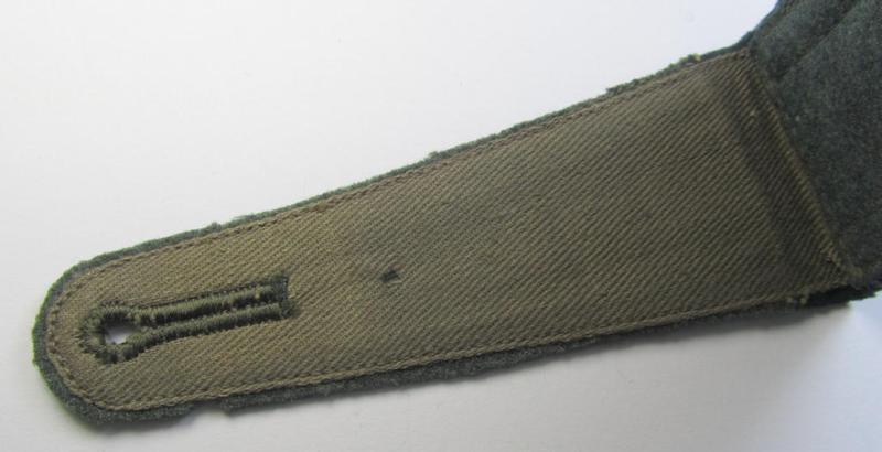 Single, early- (ie. pre-war-) period, WH (Heeres) 'cyphered' (pointed-styled-), NCO-type (ie. 'M36'-pattern-) shoulderstrap, as was intended for usage by an: 'Unteroffizier des Wehr-Ersatzdienstelle im Wehrkreises VII'