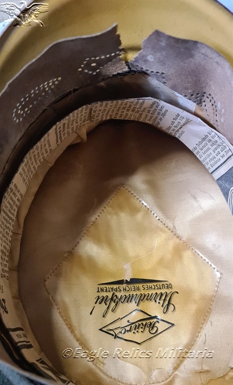 Early Army Artillery OR/NCO visor cap by Peküro with unit Stamp ‘Schirmmütze’