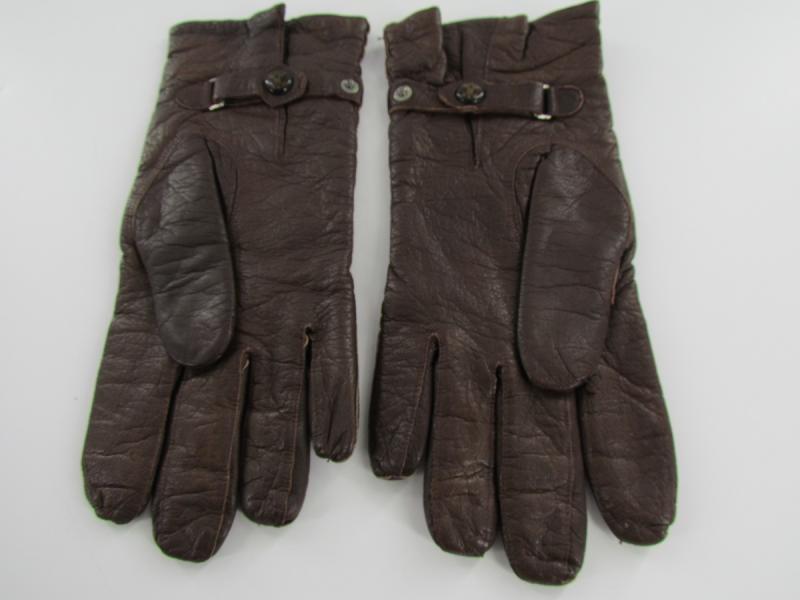 Calfskin gloves for an RAM ( Reichs Arbeits Ministerium) officer....very rare !!
