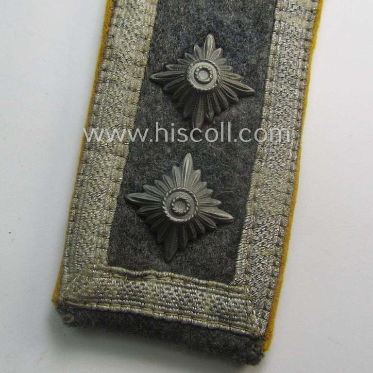 Single, WH (Luftwaffe) NCO-type shoulderstrap as piped in the golden-yellow- (ie. 'goldgelbener'-) coloured branchcolour as was intended for an: 'Oberfeldwebel der Flieger o. Fallschirm-Trpn.'