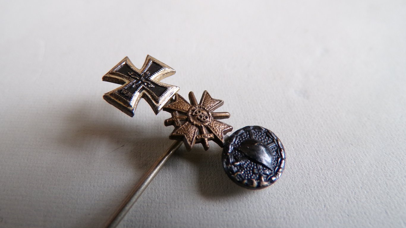 1957-Pattern Veteran's Triple Award Pin