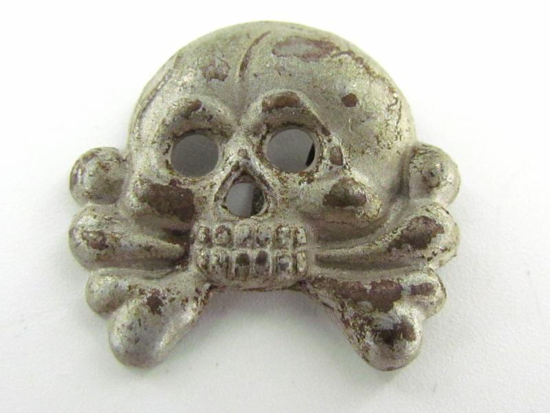 Wehrmacht (Heer) Pair of ( Magnetic ) Panzer Collar Tab Skulls