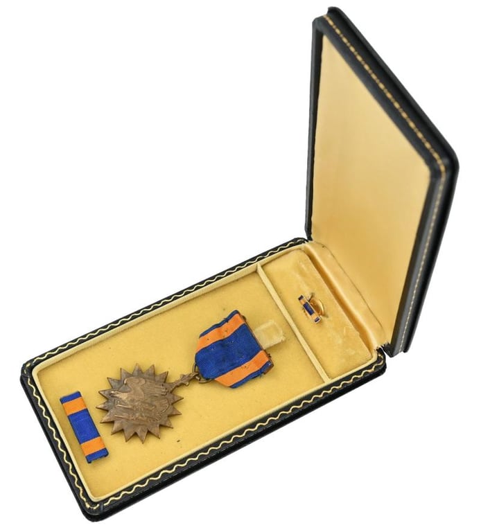 US WW2 Air Medal in Case