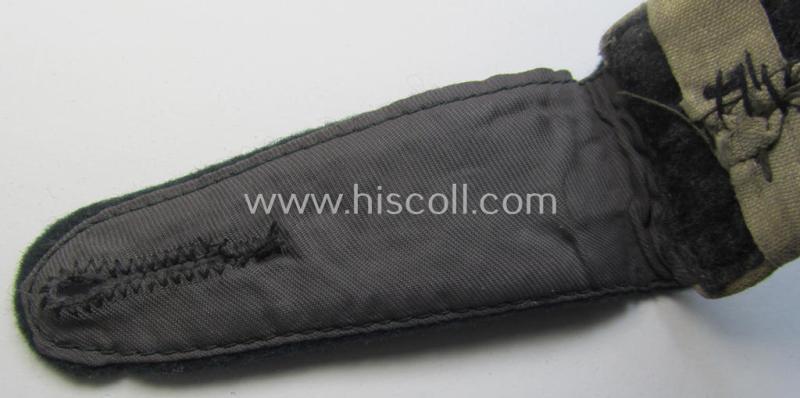 Attactive - albeit single! - WH (Heeres), early-war-period (ie. 'M36'- ie.: 'M40'-model- ie. rounded-style-) EM-type shoulderstrap (showing a regimental-indicator 'slip-on' attached!) as was intended for a: 'Soldat der Infanterie-Truppen'