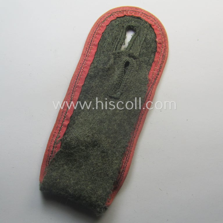 Single, later-war-period so-called: 'M44'-pattern, simplified WH (Heeres) 'cyphered' NCO-type shoulderstrap as piped in the pink-coloured branchcolour as intended for an: 'Oberfeldwebel eines Panzer-Jäger-Abtgs.'