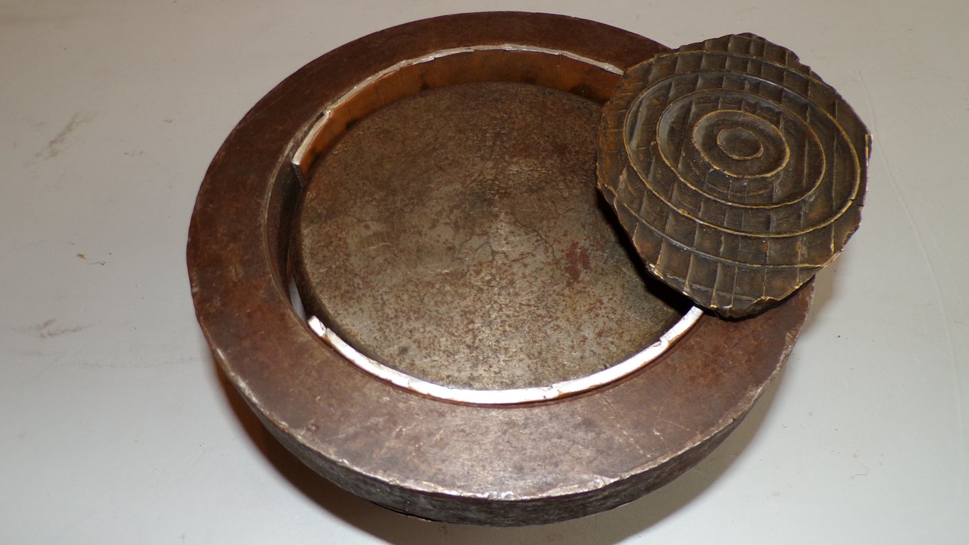 Die struck mould from the Deschler company