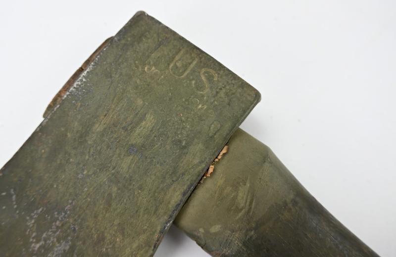 US WW2 M-1910 Intrenching Axe & Carrier