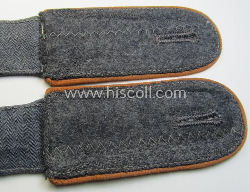 Pair of WH (Luftwaffe) EM-type shoulderstraps as was executed in typical 'HBT'-type cloth and piped in the copper-brown-coloured branchcolour for usage by a: 'Soldat der Nachrichten-Truppen'