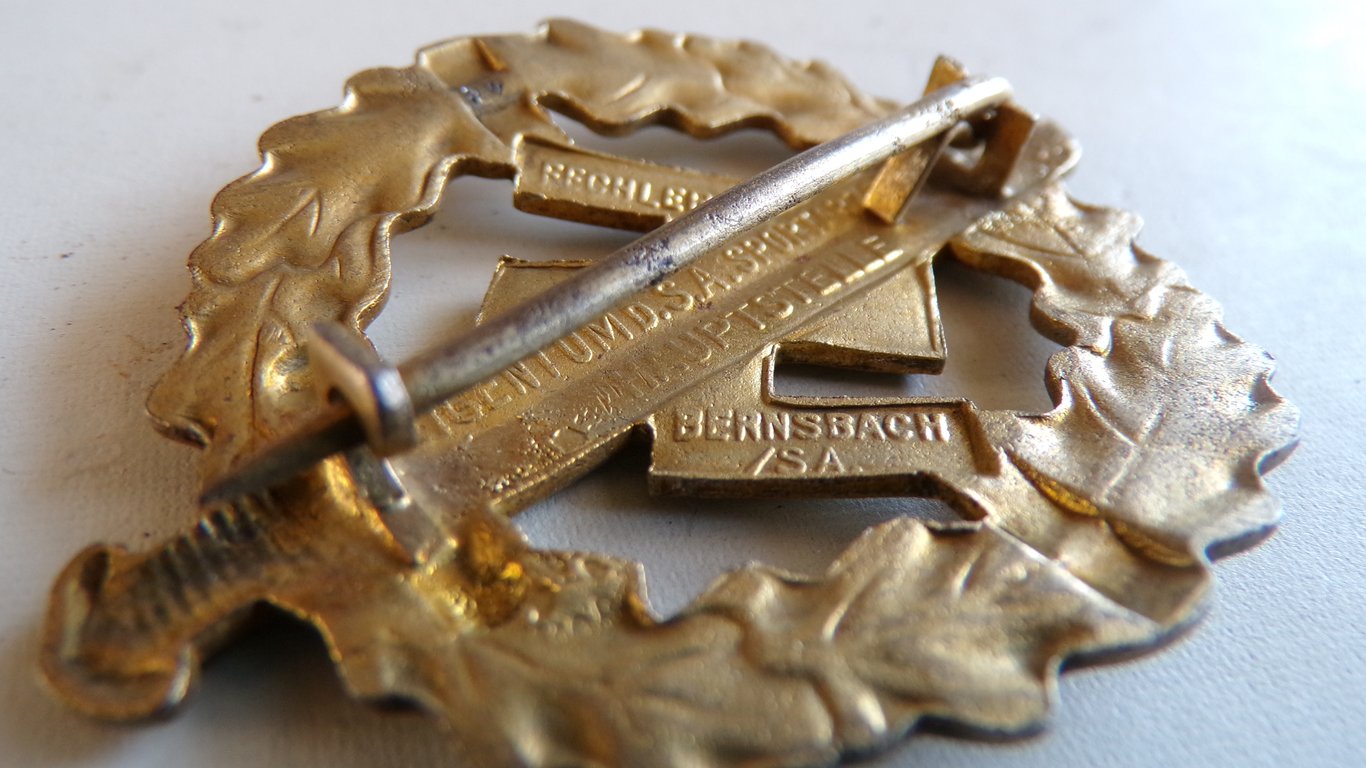 SA Sport Badge in Gold Fechler Bernsbach / SA
