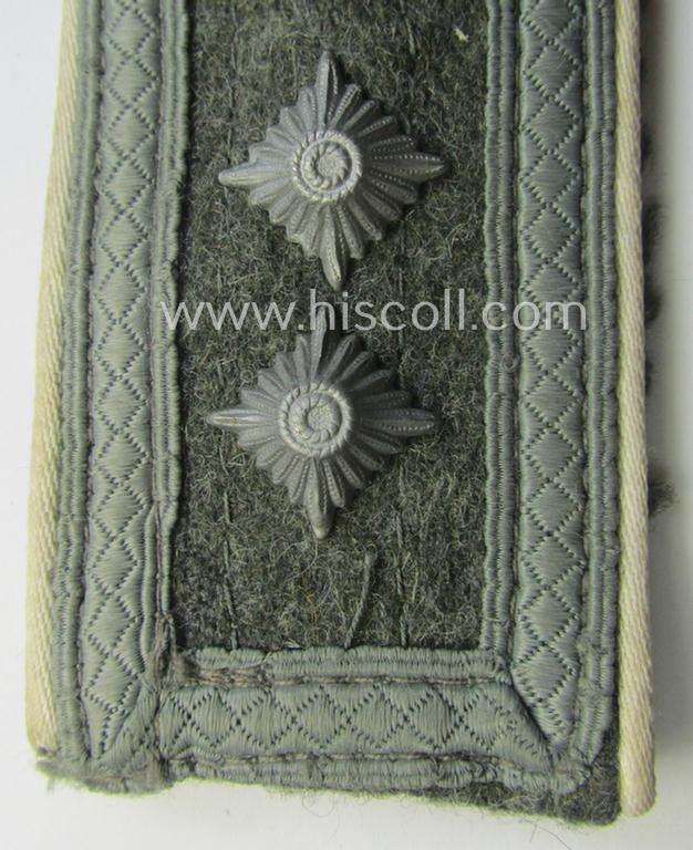 Single, later-war-period (ie. so-called: 'M44'-pattern-), simplified WH (Heeres) NCO-type shoulderstrap as was intended for usage by an: 'Oberfeldwebel eines Infanterie-Rgts.'