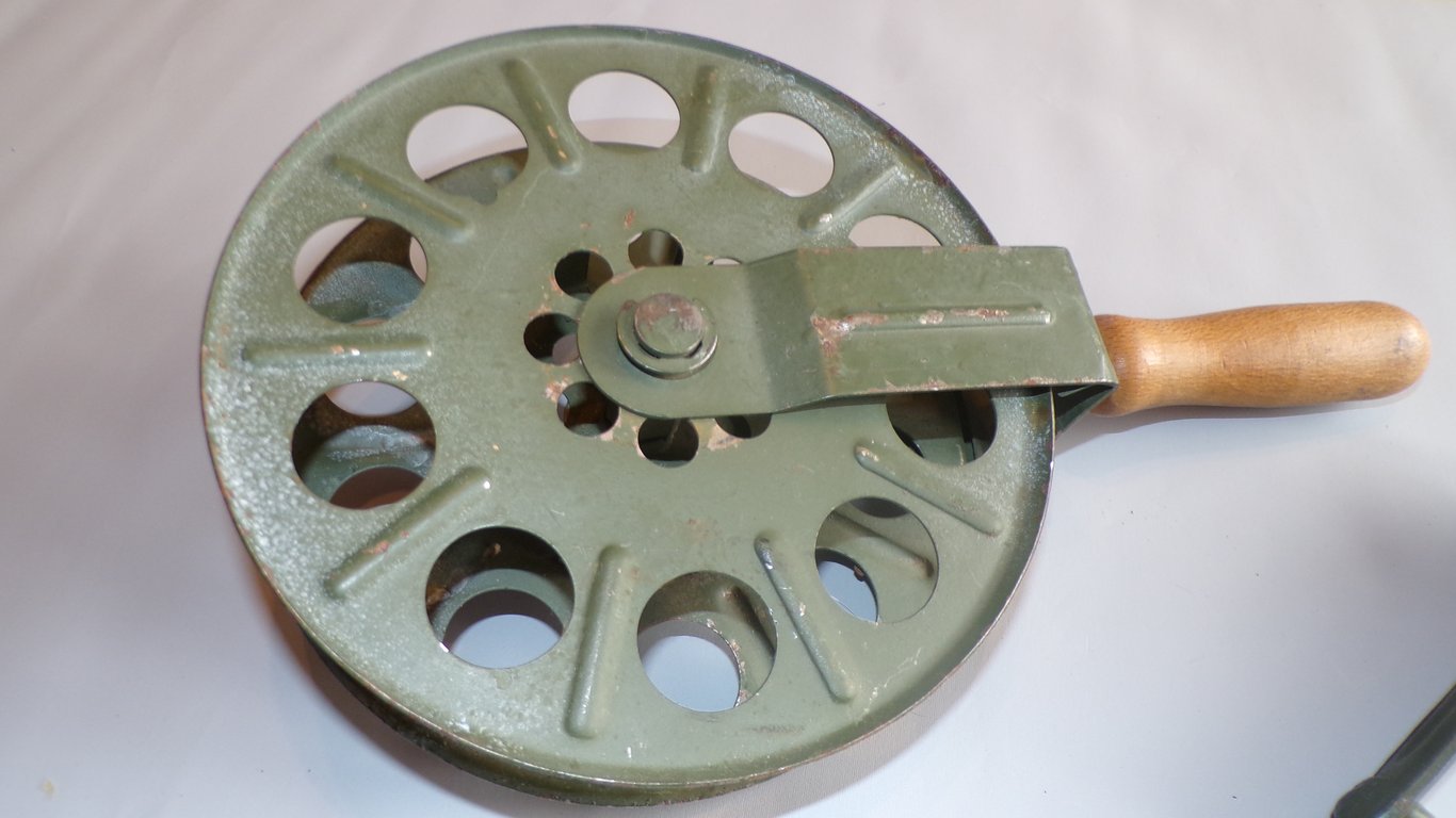 Hand-Held Field Telephone Cable Reel (Abspuler)