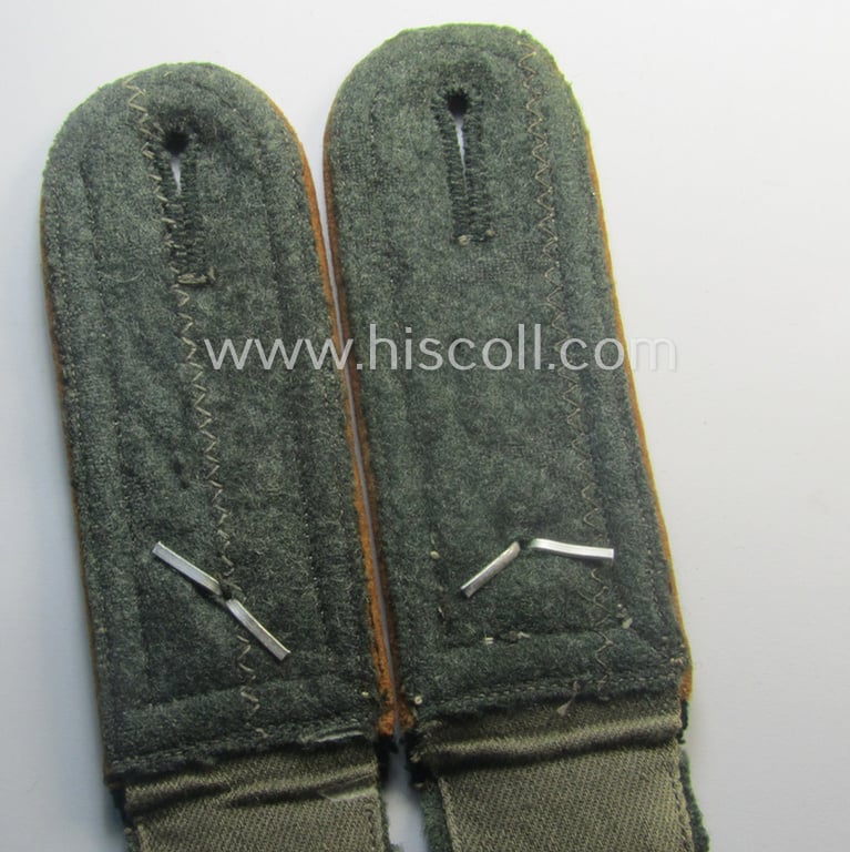 Superb pair of WH (Heeres), early-war period- (ie. 'M40'-pattern) typically 'standard-issued' NCO-type shoulderstraps as was specifically intended for a: 'Feldwebel der Kradschützenbtle. der Pz.Div. u. Inf.Div. (mot)'