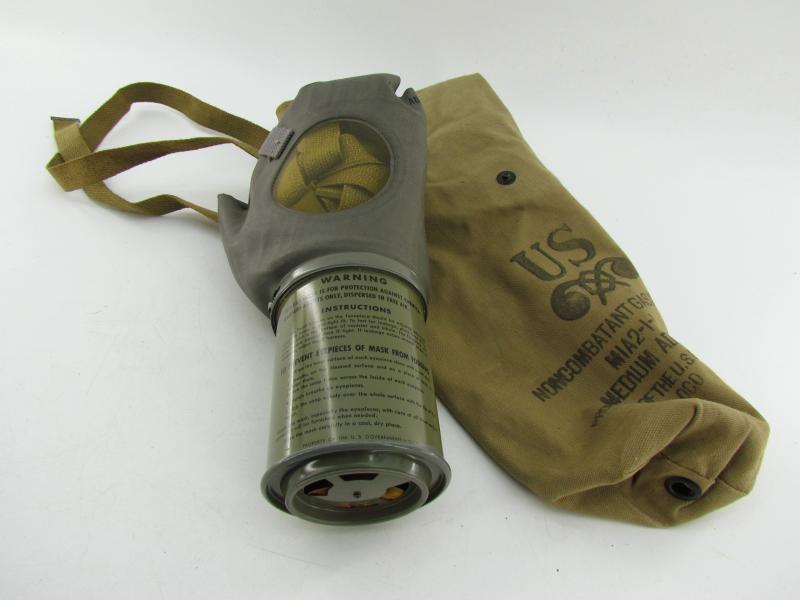 US Army M1A2 Noncombatant Gas Mask with Bag