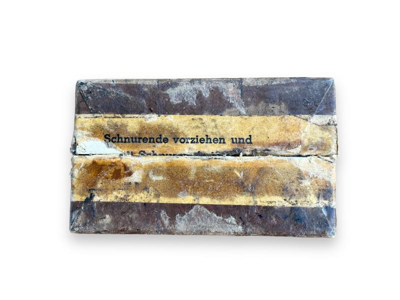 Carton box '15 Sprengkapseln'