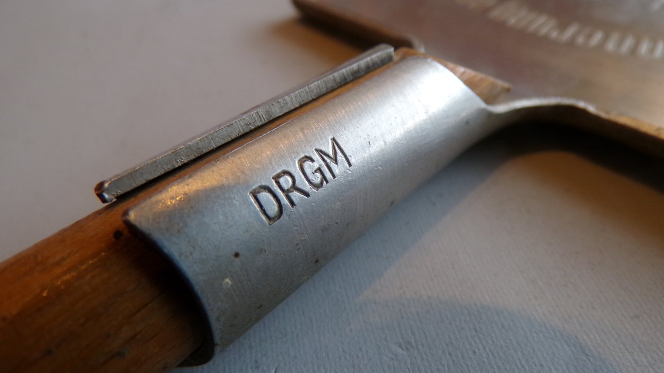 RAD Miniature Remembrance Spade