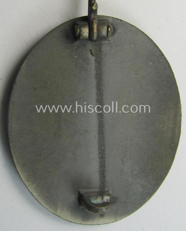 Superb - very nicely preserved and neatly maker- (ie. '4'-) marked! - example of a silver-class wound-badge (or: 'Verwundeten-Abzeichen in Silber') as was produced by the: 'Steinhauer u. Lück'-company