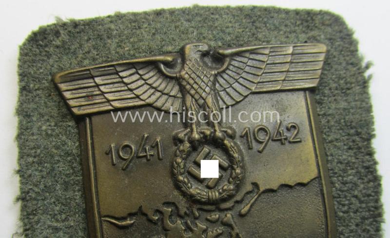 Attractive - and I deem issued but simply never used! - WH (Heeres ie. Waffen-SS) 'Krim'-campaign-shield (as was produced by a by me unidentified maker) and that comes in a wonderful and/or fully untouched, condition