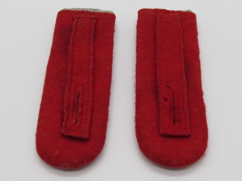 Wehrmacht Artillery Lieutenant shoulder boards & collar tabs