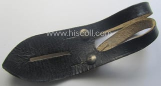 'Standard-issue'-pattern (albeit thinner-shaped ie. 'Panzer'!) WH binoculars (ie....