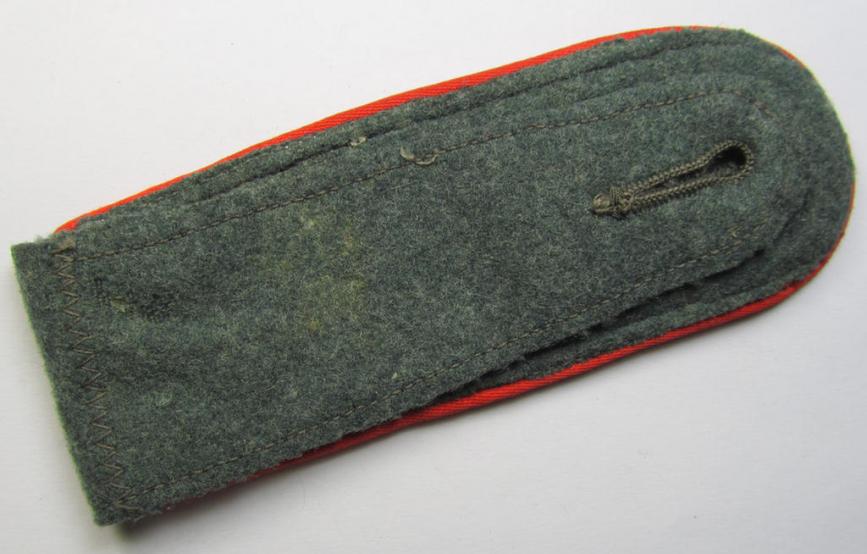 Single, mid-war-period WH (Heeres) so-called: 'M43'-pattern, NCO-type shoulderstrap as was intended for - and worn by! - an: 'Unterwachtmeister eines (Sturm)Artillerie-Regiments'