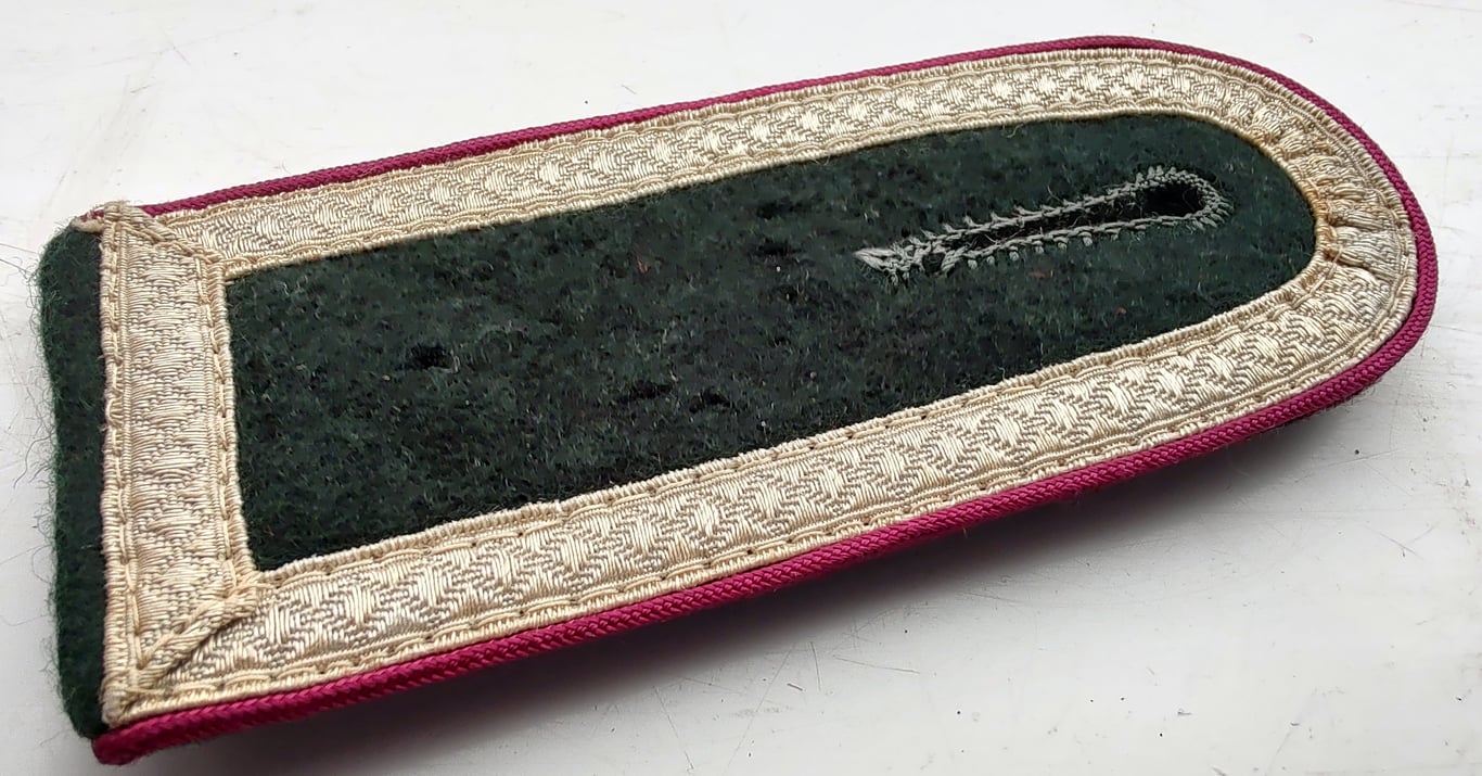 WW2 German NCO veterinary shoulder strap