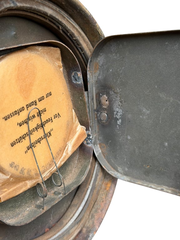 Sud Front Gasmasker and Canister
