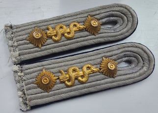 Sanitäts Hauptmann Shoulder Boards