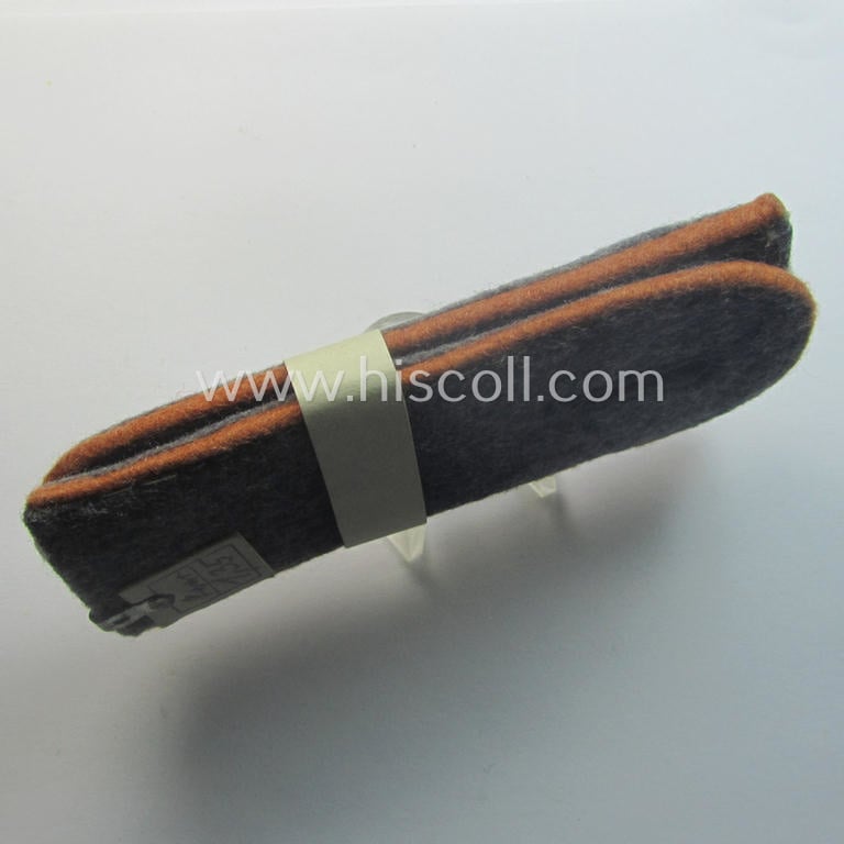 'Virtually mint- ie. unissued', pair of WH (Luftwaffe) EM-type shoulderstraps as piped in the light- ie. rust-brown- (ie. 'hell- o. kupferbrauner'-) coloured branchcolour: 'Soldat der LW-Nachrichten-Trpn.'