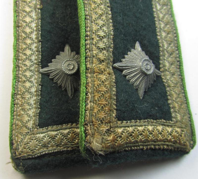 Superb - and fully matching! - pair of WH (Heeres) NCO-type (ie. 'M36-/M40'-pattern- and 'rounded styled-') shoulderstraps as was intended for usage by an: 'Feldwebel eines Panzer-Grenadier Rgts.'