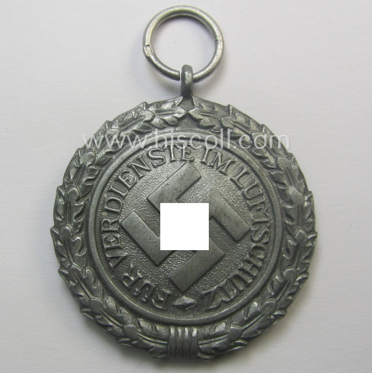 'Luftschutz-Ehrenzeichen 2. Stufe' being a clearly maker- (ie. '60'-) marked example as executed in zinc-based metal (ie. 'Feinzink') as was produced by the maker: 'Katz u. Deyhle'