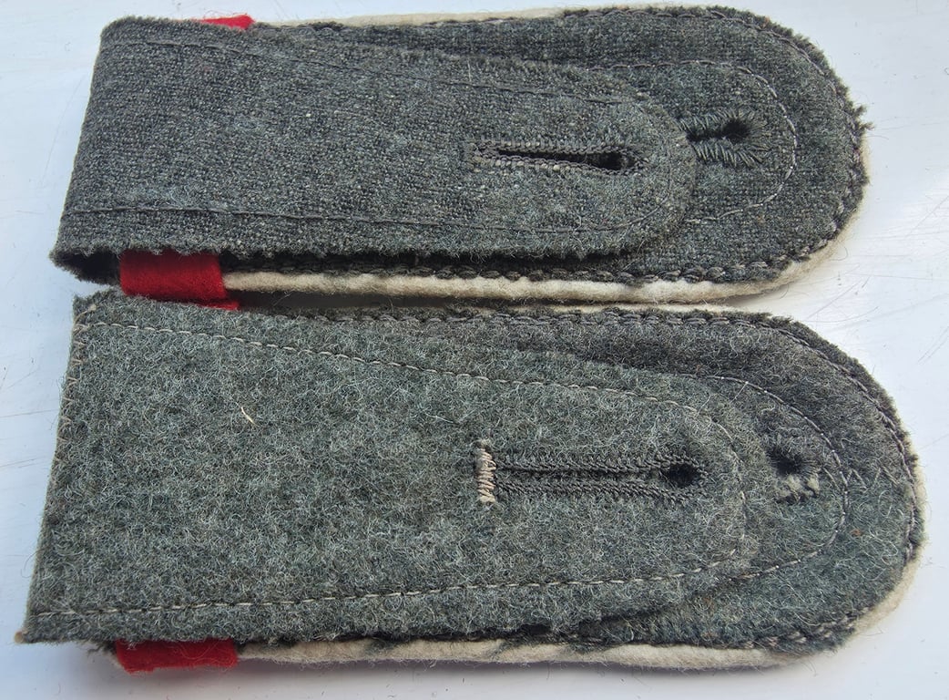 M40 GD (Grossdeutschland) Infantry NCO Fus.Regt. shoulder straps.