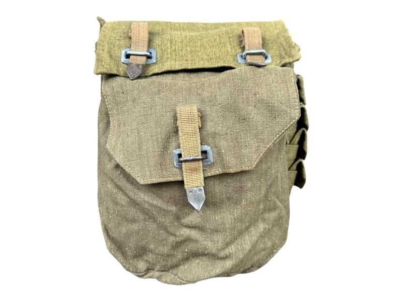 Late-war Pioneer Combat Assault Pouches